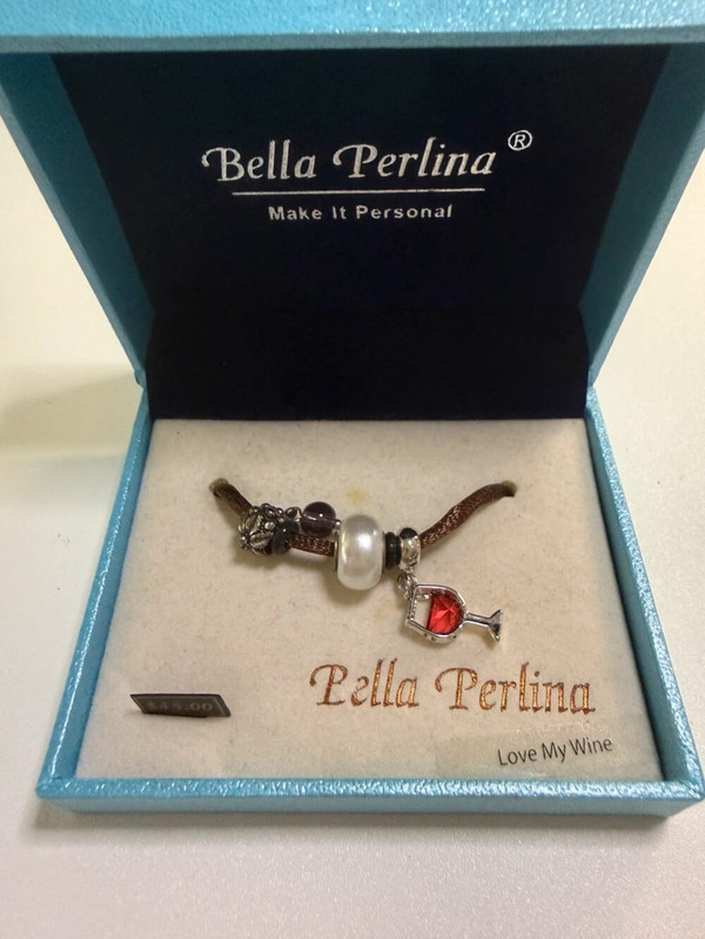 Bella Perlina “love my wine” charm set new in box